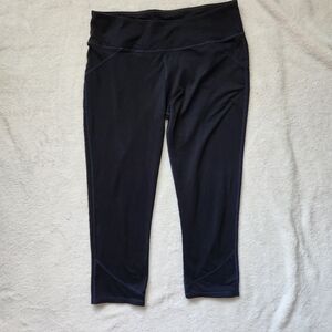 Fabletics Capri Powerhold Black Leggings Size M